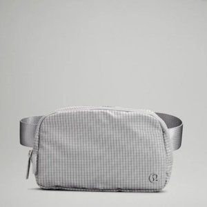 New Lululemon Everywhere Belt Bag Seal Grey/Graphite Grey
